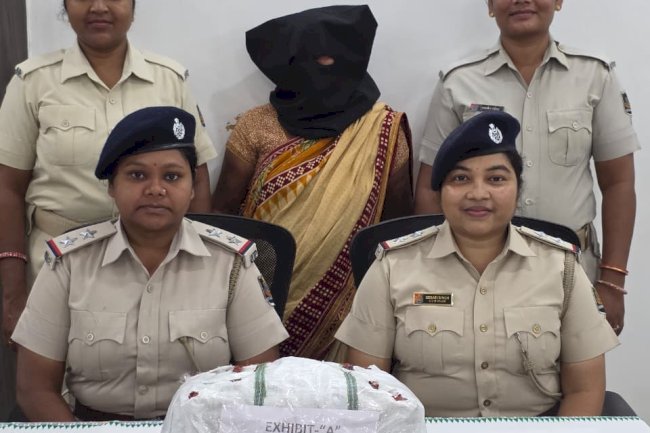 तीन किलो गाँजा के साथ महिला गिरफ्तार 