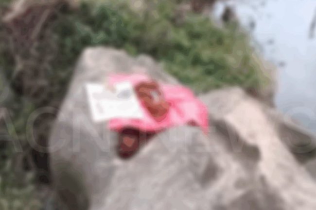 नदी किनारे पोटली में लिपटी मिली शिशु कन्या का शव