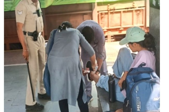 चलती ट्रेन में चढ़ने के प्रयास में गिरी यूवती:आरपीएफ ने की त्वरित कार्यवाही