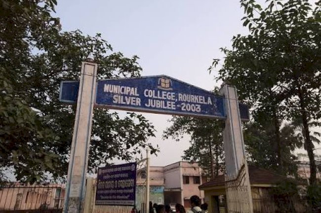 रोनिक कुजूर बने म्युनिसिपल कालेज छात्र संघ के अध्यक्ष