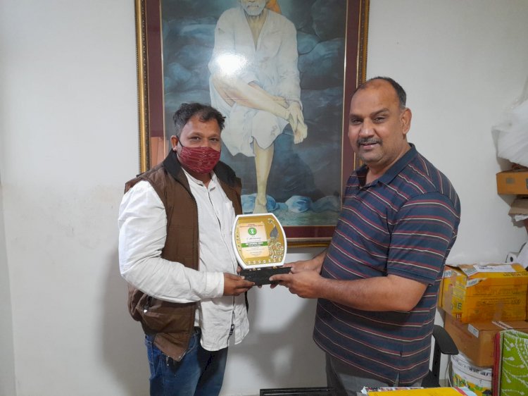 समाजसेवी  उपेंद्र सिंह सम्मानीत किए गये 