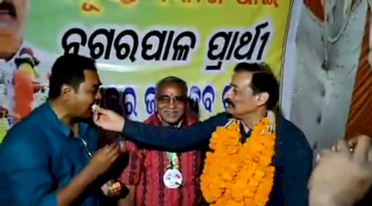 कांग्रेस प्रत्याशी के नाम वापस लेने से हासिय पर कांग्रेस 