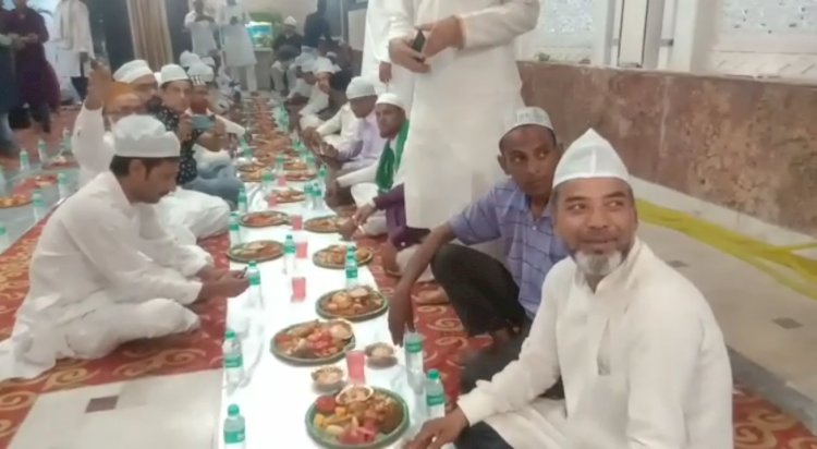 हाजी लालसाह बाबा की समाधि पर मनाई गई इफ्तार पार्टी