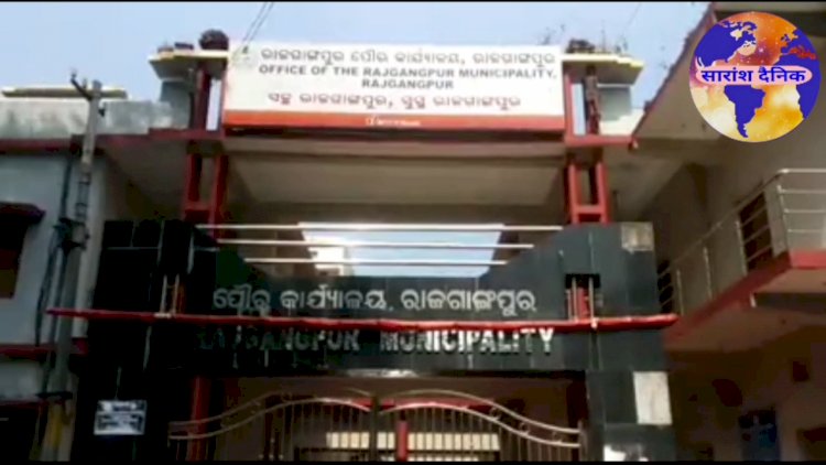 नलजल योजना बह रही है सड़को पर 