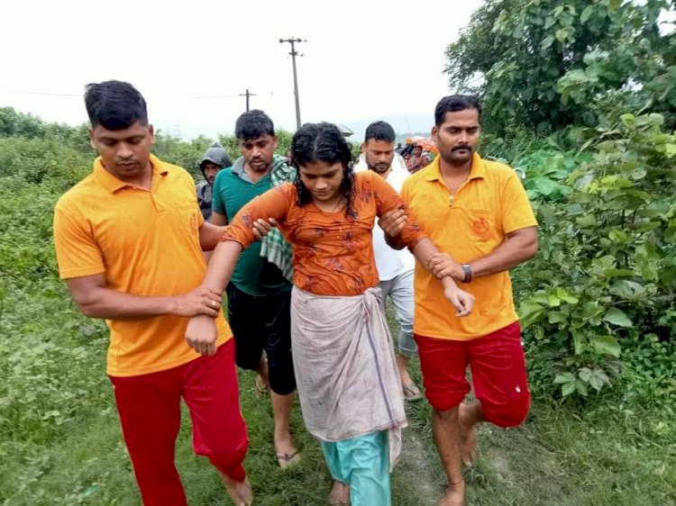 नदी में कूद कर आत्महत्या की कोशिश