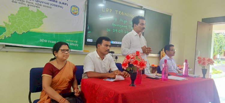 गैर सरकारी संगठनों द्वारा एलआरपी प्रशिक्षण: शिक्षकों में बढ़ रहा असंतोष।