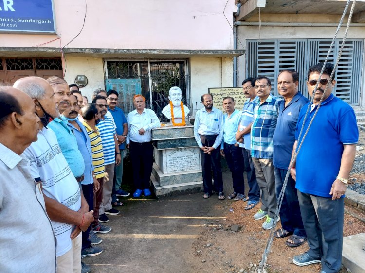 गोपबंधु पुस्तकालय में गोपबंधु जयंती मनाई गई