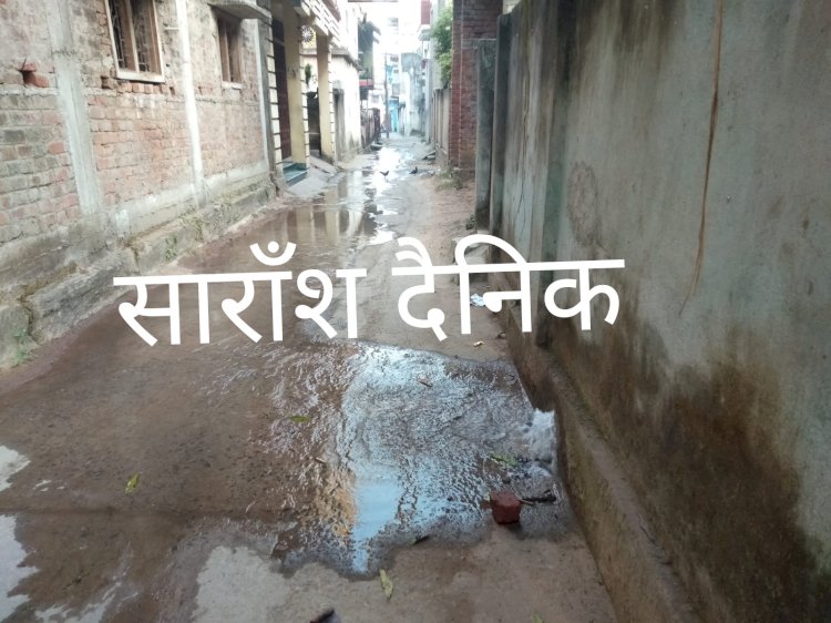 विभागीय लापरवाही से रास्ते में बह रहा है शुद्ध जल