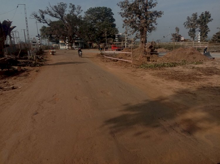 बढ़ने लगी फ्लाईओवर निर्माण कार्य के साथ दुकानदारो की धड़कन 