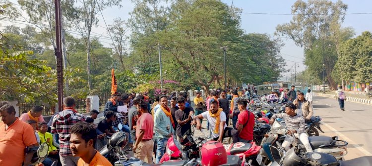दीवारों पर हिंदू देवी देवता के चित्र बनाने से नाराज हुए हिंदू संगठन 