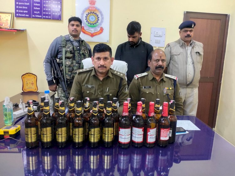 जश्न के नाम पर शराब पीने पिलाने वालो पर चला पुलिस का डंडा   