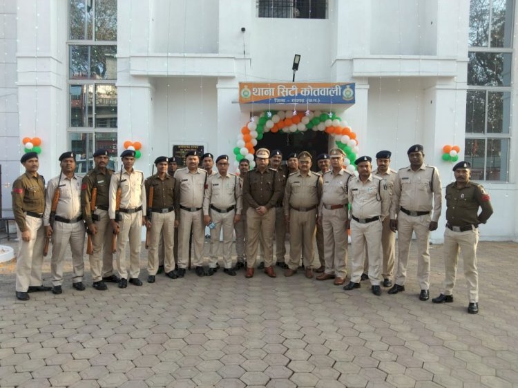 जिले के सभी पुलिस थानो और चौकियों में फहरा तिरंगा 
