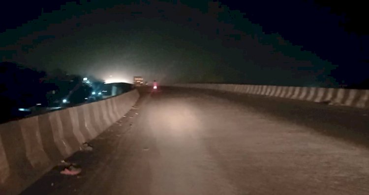 पुल के नीचे है बिद्युत उपमंडल व कार्यालय और ऊपर अंधेरा 
