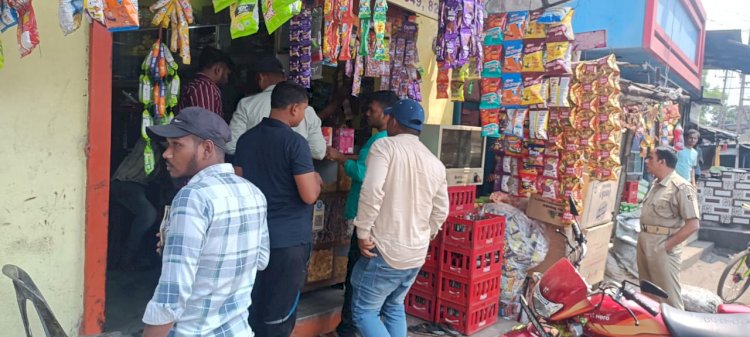 दुकानों से भारी जुर्माने के साथ गुटखा सिगरेट की व्यापक जब्ती