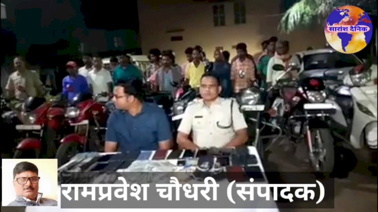 मुर्गा लडाई और जुआ खेल में शामिल अभियुक्तों के साथ सामग्री लगी पुलिस के हाथ 
