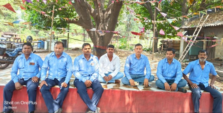 पुलिस की निष्क्रियता के कारण बिजली कर्मचारी हड़ताल पर