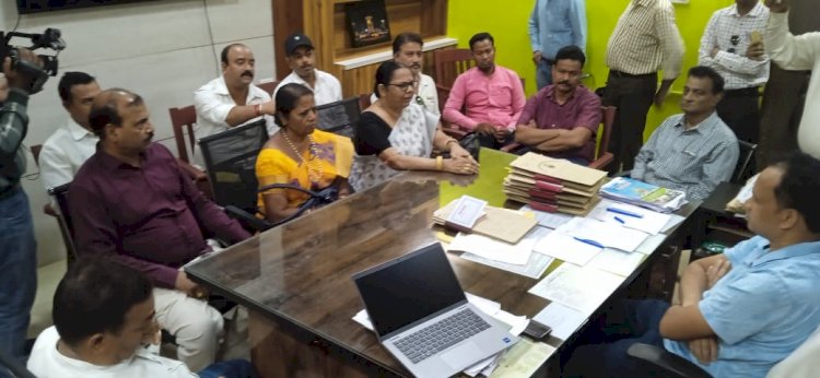 हल्की आंधी में गिरी 30 फिट की प्रतिमा उच्च स्तरीय जांच की मांग 
