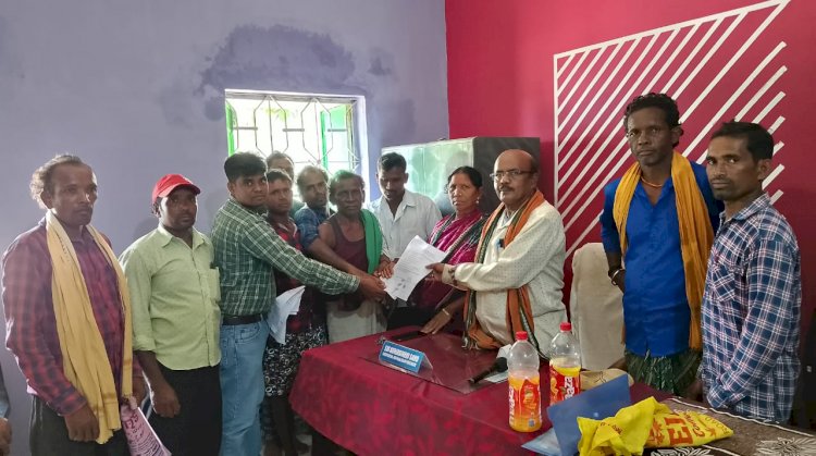 गरीबों को मिलने वाली सरकारी पक्का घर में अनियमितता का आरोप 