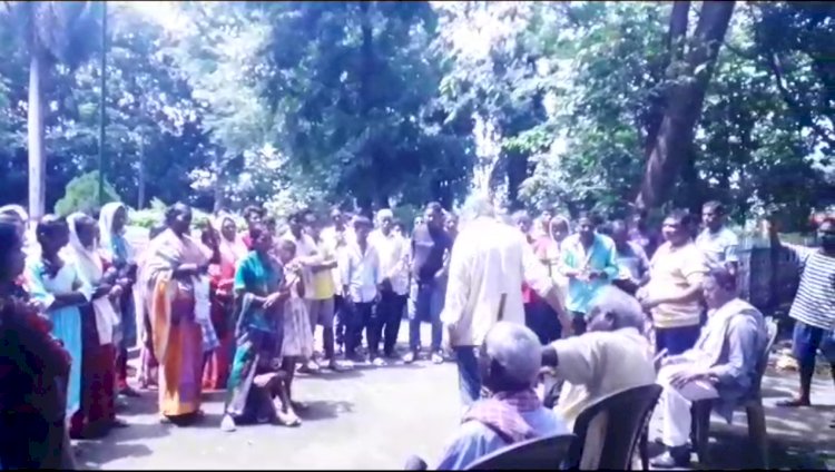 रेलवे से प्रभावित लोगों ने की मुआवजा की मांग, 