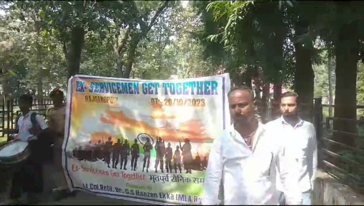 भूतपूर्व सैनिकों के सम्मान में एनसीसी कैडेट की रैली 