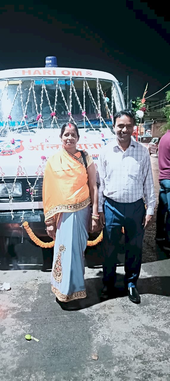 दीप गैरेज के संचालक ने आरम्भ की निशुल्क स्वर्गवाहन सेवा