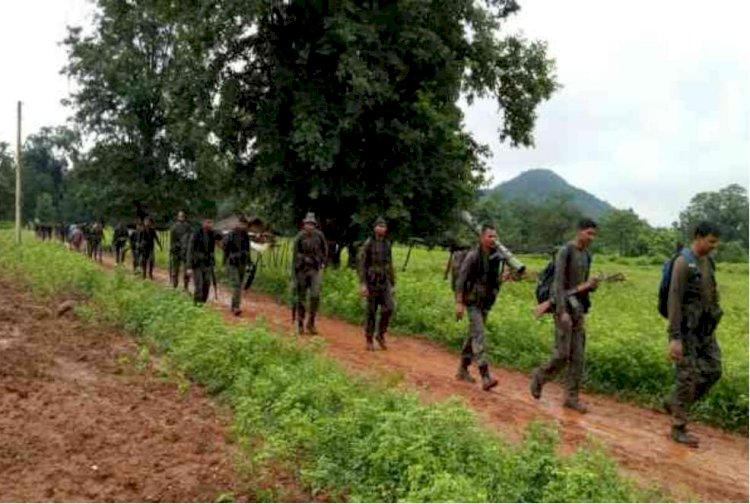 सारंडा़ में पुलिस और नक्सलियो की मुठभेड़ जारी है