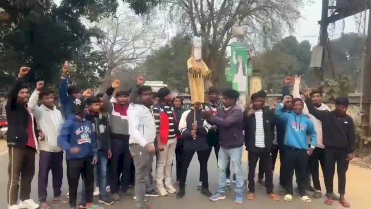 पेपरलिक होने से जेएसएससी परिक्षार्थीयो में आक्रोश 