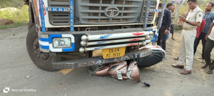 ट्रक की ठोकर से स्कूटी चालक ज़ख्मी 