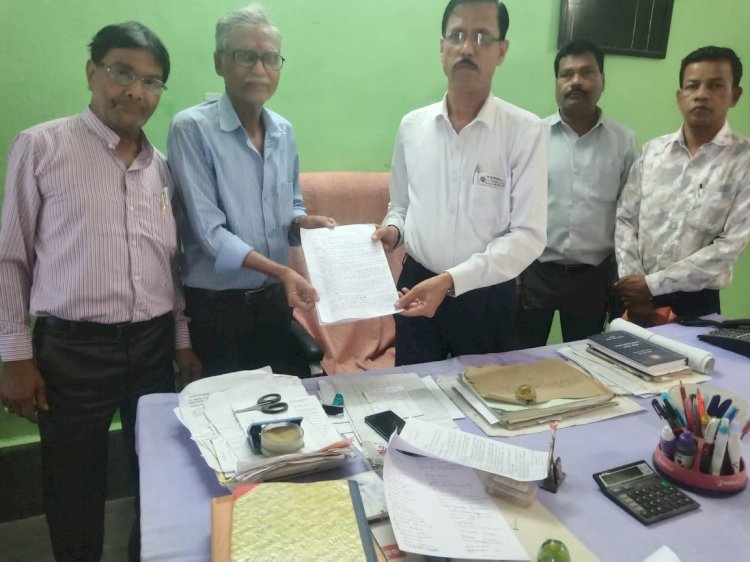 रेलवे क्रसिंग ना हटाने की मांग 