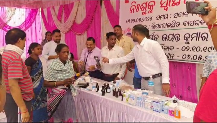 निशुक्ला स्वास्थ्य शिविर  का आयोजन कर दी गई श्रद्धांजलि 