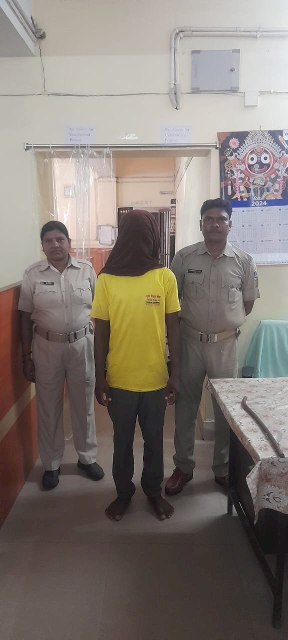 लोहे की छड़ से मारकर हत्या 