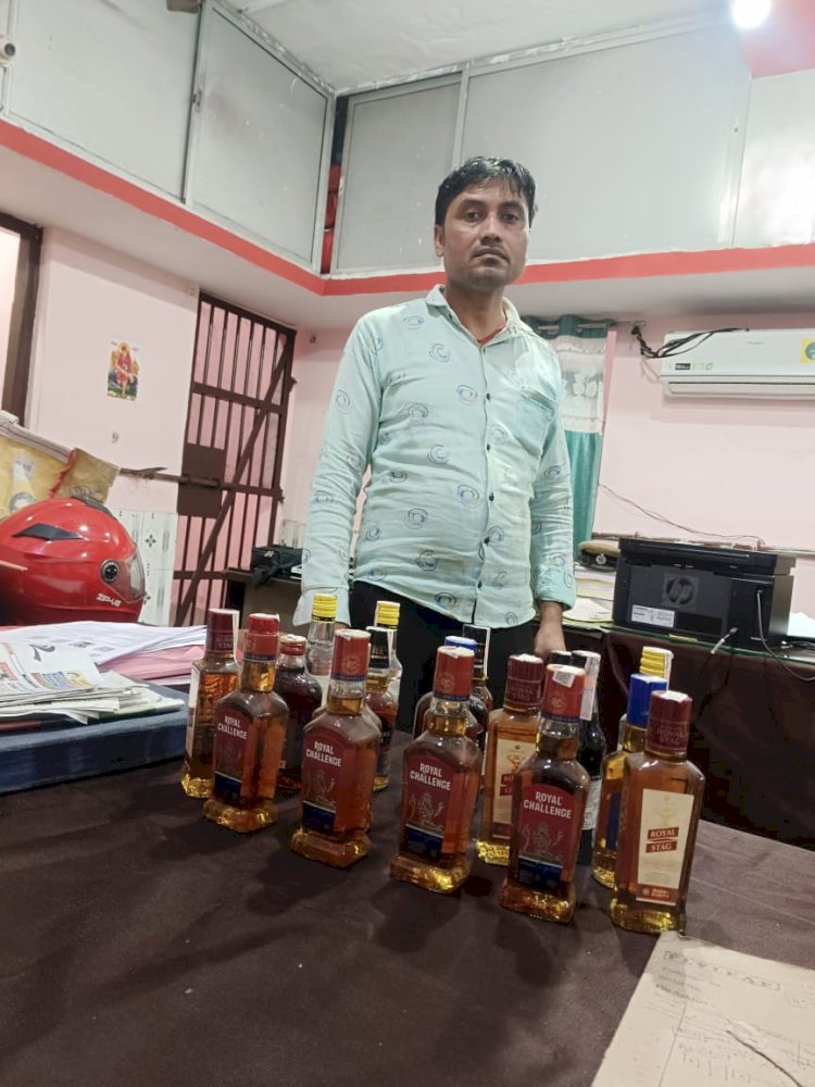 अंग्रेज़ी शराब के साथ अभियुक्त गिरफ्तार 