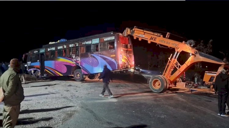 महाकुंभ जा रहे यात्रीयों की सड़क दुर्घटना में दर्दनाक मौत