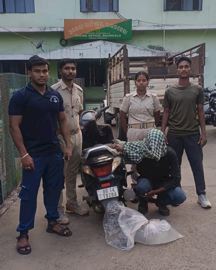77 लीटर अवैध महुआ शराब के साथ स्कूटी जब्त तीन गिरफ्तार 
