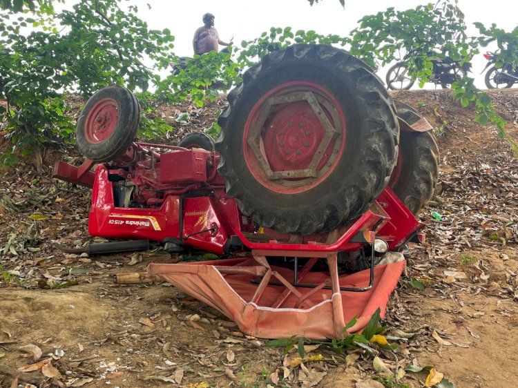 ट्रैक्टर पलटने से मासूम बच्चे की मौत माँ घायल 