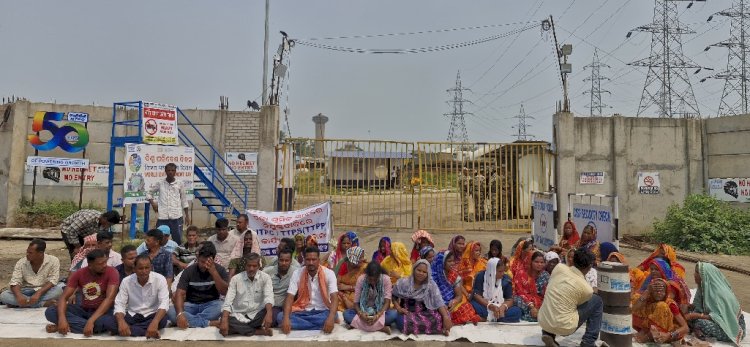 एनटीपीसी और टीटीपीएस प्लांट के सामने श्रमिकों का विरोध प्रदर्शन 