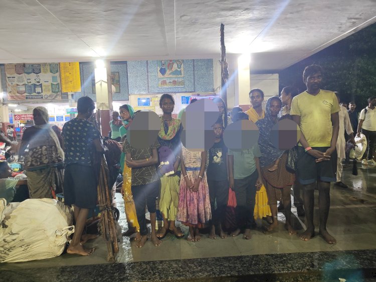 खिलौने बेचने की आड़ में लूट व चोरी के मौके तलाशने वाले गिरोह को पुलिस ने शहर से बाहर किया 