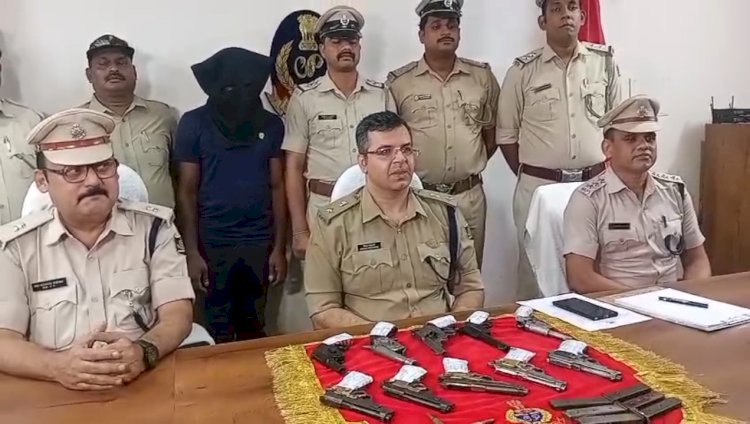 आग्नेयास्त्रों के साथ तस्कर गिरफ्तार 