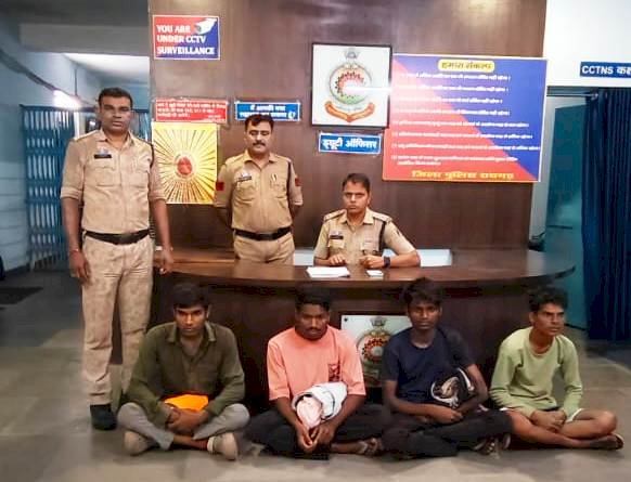 सुनसान स्थान पर लोगों से लूटपाट करने के आरोप में चार गिरफ्तार 