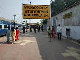प्लेटफ़ॉर्म में गिरकर यात्री की मौत 