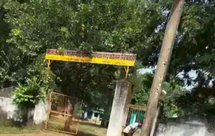 छात्र-छात्राओं के साथ अमानवीय व्यवहार