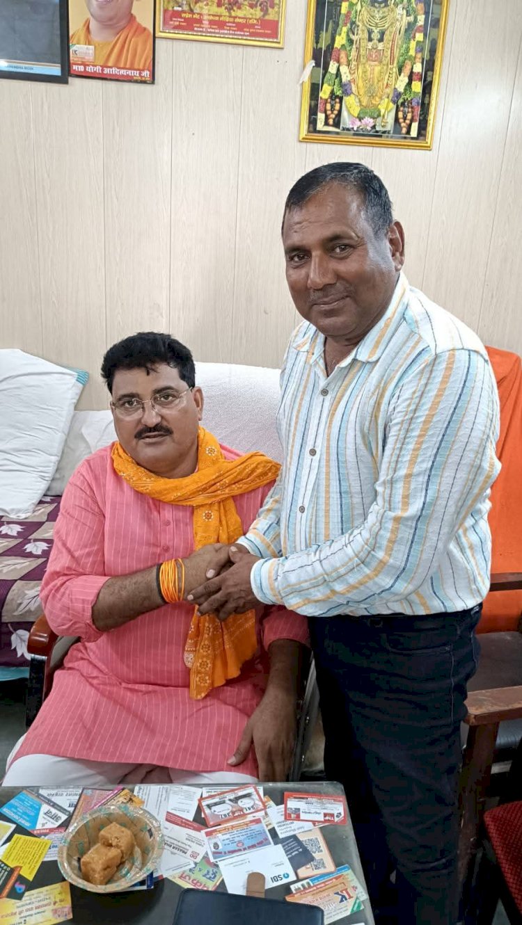 सरयू नदी से बच्चे को बाहर निकालने वाले जल पुलिस को विधायक अजय सिंह ने किया सम्मानित 