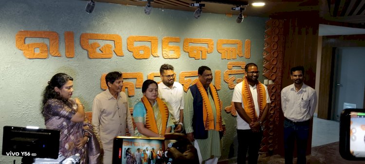 केंद्रीय जनजातीय कार्य मंत्री जोएल ओराम ने राउरकेला जनजातीय संग्रहालय का दौरा किया