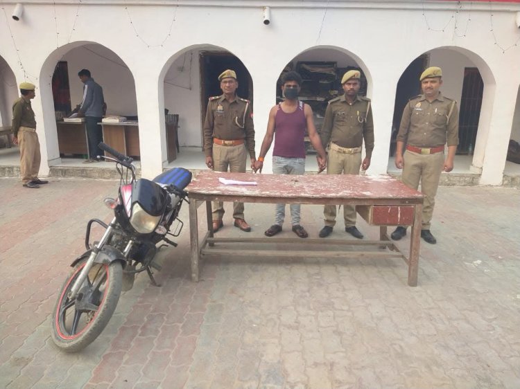अवैध तमंचा व चोरी की मोटरसाइकिल के साथ अभियुक्त गिरफ्तार 