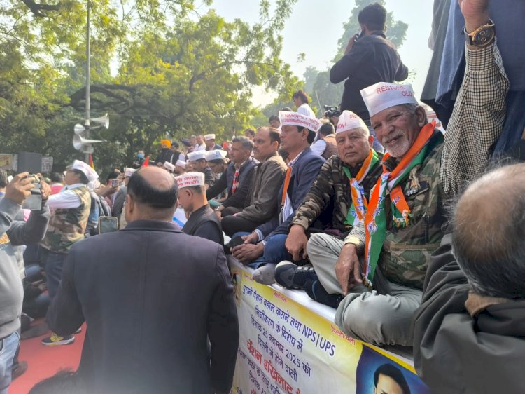 पुरानी पैंशन बहाली को लेकर पूर्व अर्धसैनिकों ने जंतर मंतर पर जताया रोष