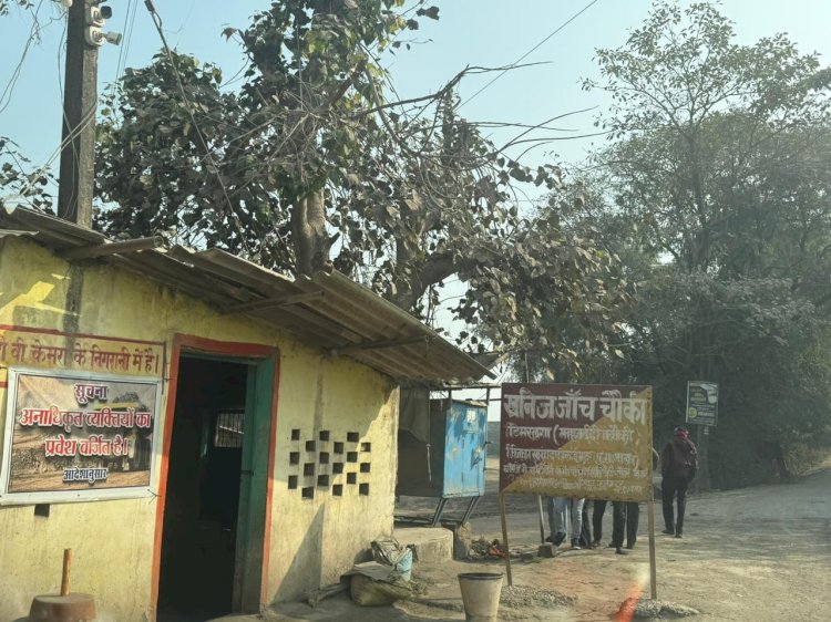 चौकी प्रभारी बनकर वसूली कर रहा है चपरासी