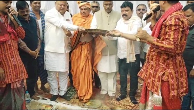 डॉक्टर देवेंद्र प्रधान की याद में मूर्ति लगाने के लिए भूमि पूजन