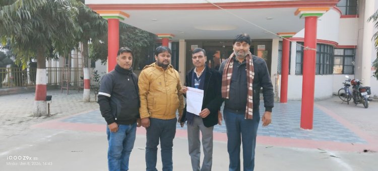 पत्रकार करुणाकर राम त्रिपाठी के साथ अभद्रता करने के संबंध में इंडियन जर्नलिस्ट एसोसिएशन ने जिलाधिकारी महराजगंज को दिया ज्ञापन