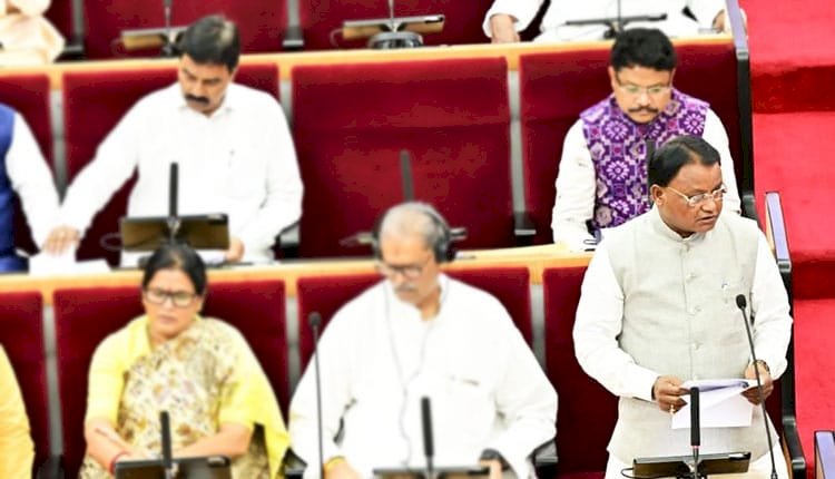 73 बांग्लादेशी नागरिकों को किया निर्वासित