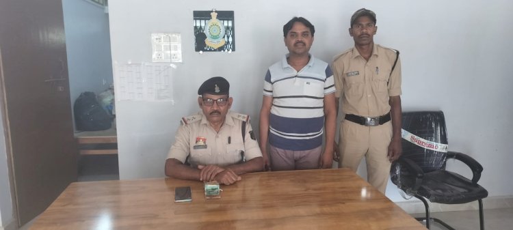 अवैध सट्टा खेलाते आरोपी गिरफ्तार मोबाइल एवं नगदी जप्त